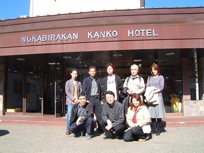 �f���ڊό��z�e���ɂċL�O�B�e